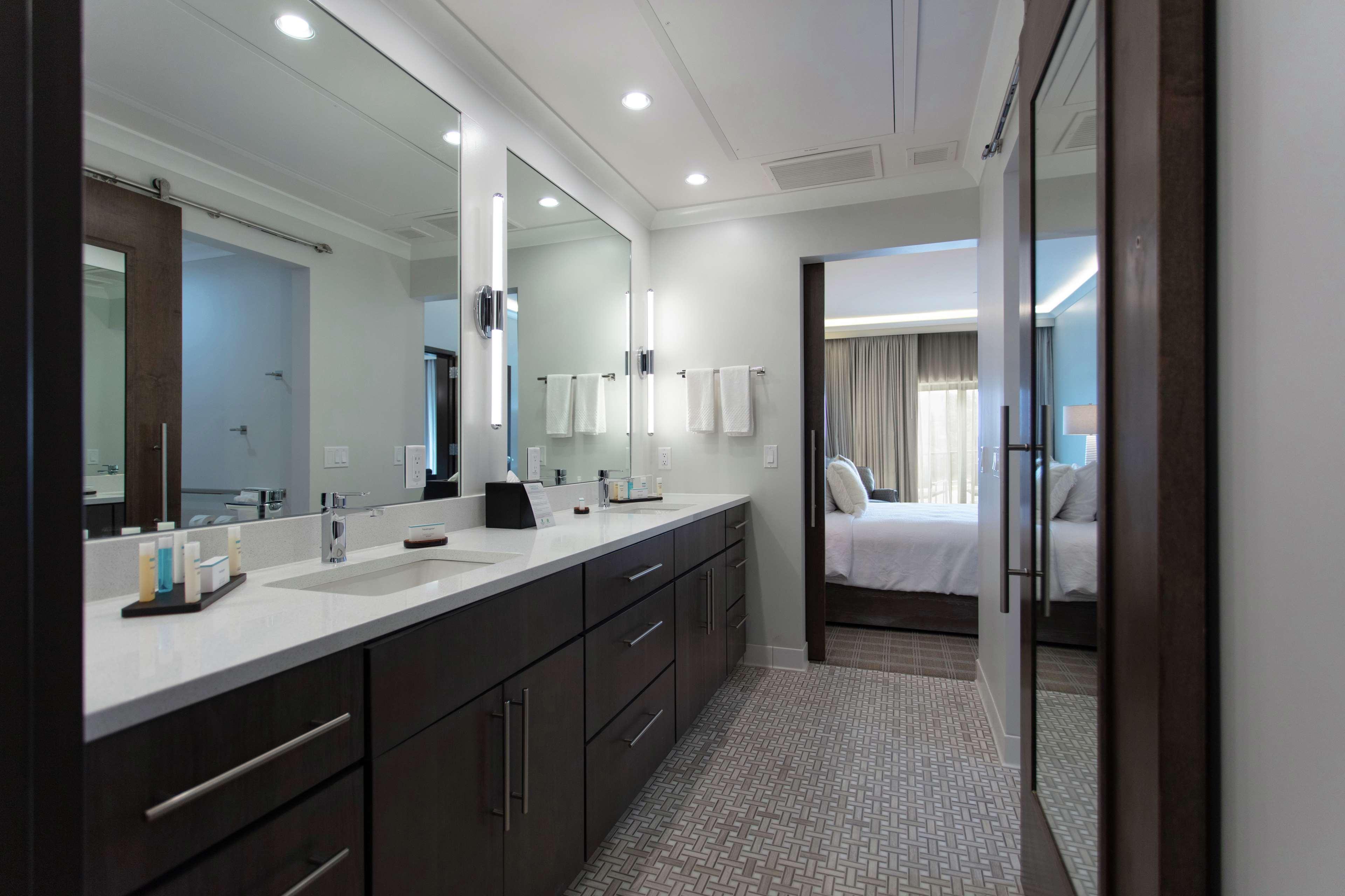 Embassy Suites By Hilton Grand Rapids Downtown Екстер'єр фото