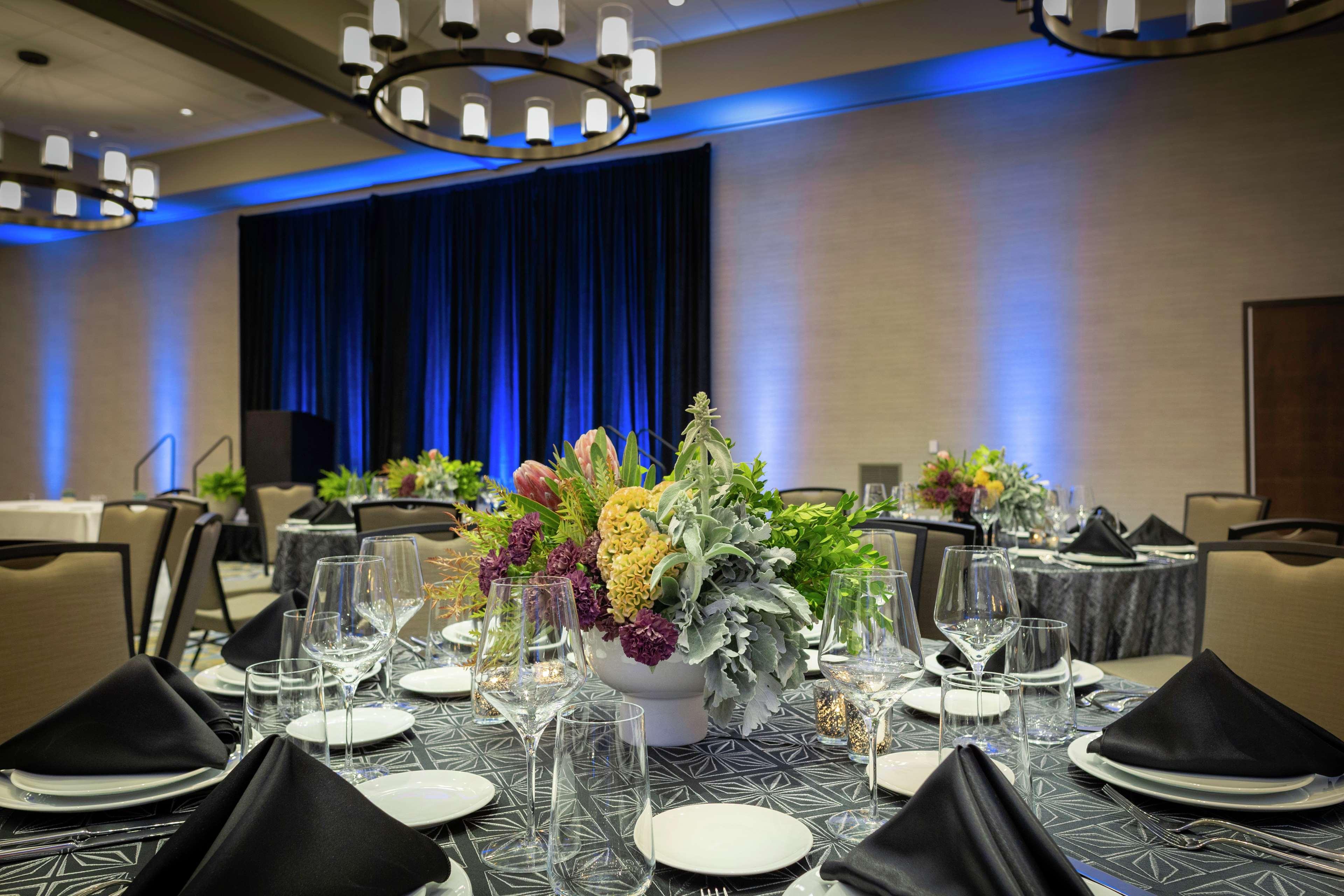 Embassy Suites By Hilton Grand Rapids Downtown Екстер'єр фото