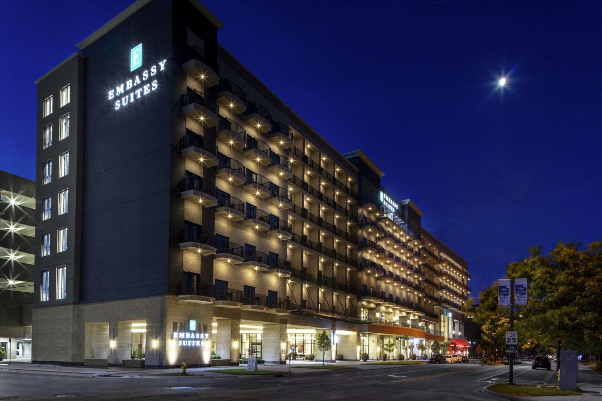 Embassy Suites By Hilton Grand Rapids Downtown Екстер'єр фото