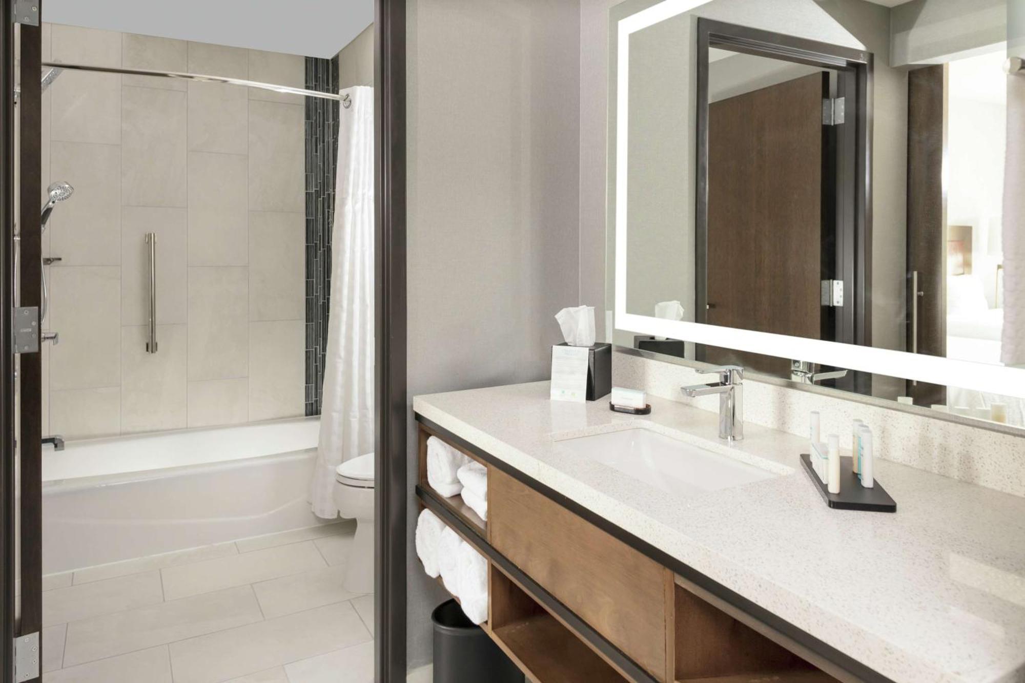 Embassy Suites By Hilton Grand Rapids Downtown Екстер'єр фото